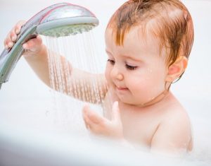 Kuinka usein vauva tulee kylvettää?