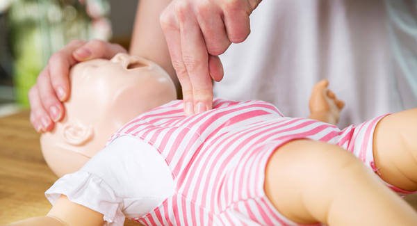 Ensiavun antaminen vauvalle – kuinka se tapahtuu?