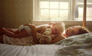 Äidin ja lapsen kahdenkeskeiset mahtavat hetket