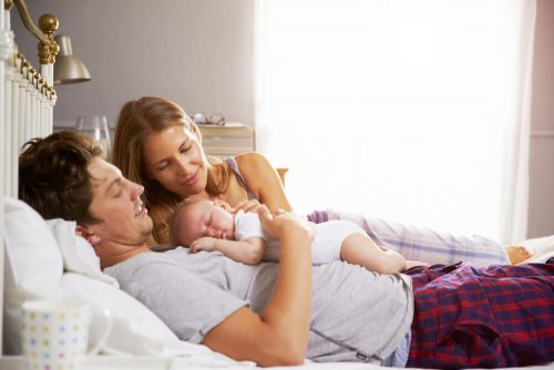 Onko hyvä, että lapsi nukkuu vanhempien kanssa?