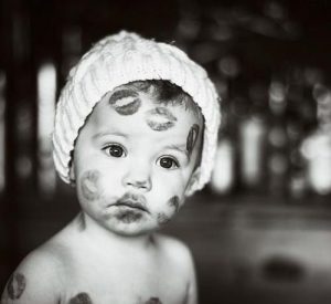 Äidin taito helliä