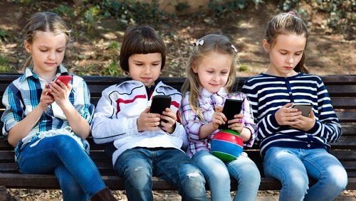 Miksi alle 12-vuotiaiden ei tulisi käyttää älypuhelimia?