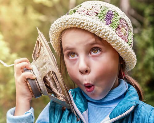 lapsen puhuminen itsekseen