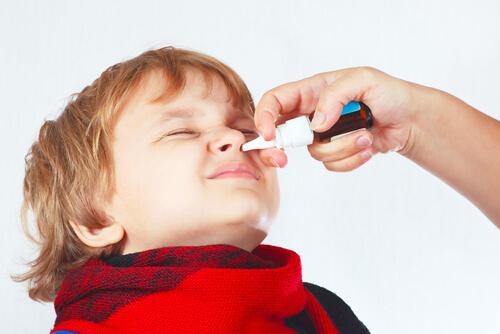 Lapsen nenän tukkoisuus: Syyt ja hoitokeinot