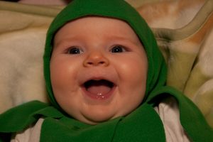 Neljäs elinkuukausi: Vauvan sosiaalisuus alkaa kukoistaa