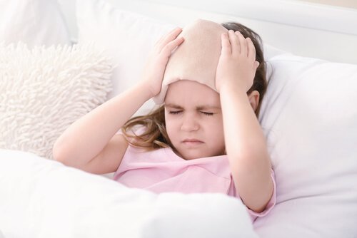 Jos lapsi on lyönyt päänsä, hänellä voi olla päänsärkyä