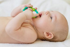 Vauvan ienkipu hampaiden puhkeamisen yhteydessä