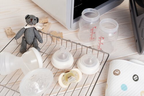Viisi tapaa suorittaa vauvan tuttipullojen sterilointi