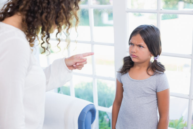 Hillitse suuttumuksesi, jos haluat lapsesi kuuntelevan sinua