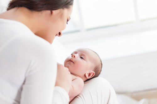 Vauvan aistien stimulointi 0-6 kuukauden iässä