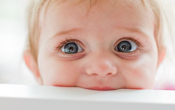 Vauvan ensimmäinen hammas – 6 merkkiä puhkeamisesta