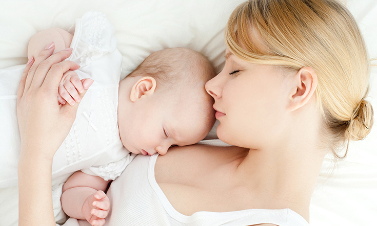 Kiintymys äidin ja vauvan välillä on tärkeää