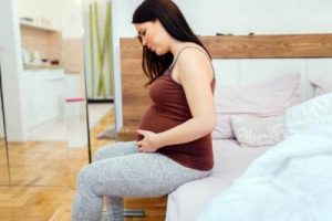 Mistä raskauden aikainen alavatsakipu johtuu ja miten sitä voidaan helpottaa?