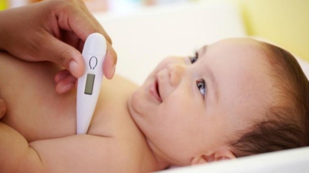 Auta alentamaan vauvan kuumetta tarjoamalla vauvalle runsaasti nesteitä