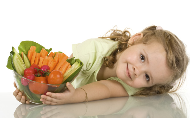 Terveellinen ruokavalio on yksi tekijöistä, jotka vaikuttavat lapsen pituuteen