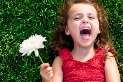 6 vinkkiä, kuinka kasvattaa onnellinen lapsi
