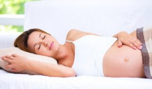 Näin nukut paremmin raskauden aikana