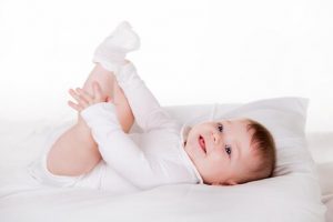 Vauvan kuudes elinkuukausi ja puolikiinteiden ruokien esittely