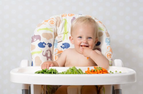 Milloin ja miten vauvalle annetaan kiinteää ruokaa?