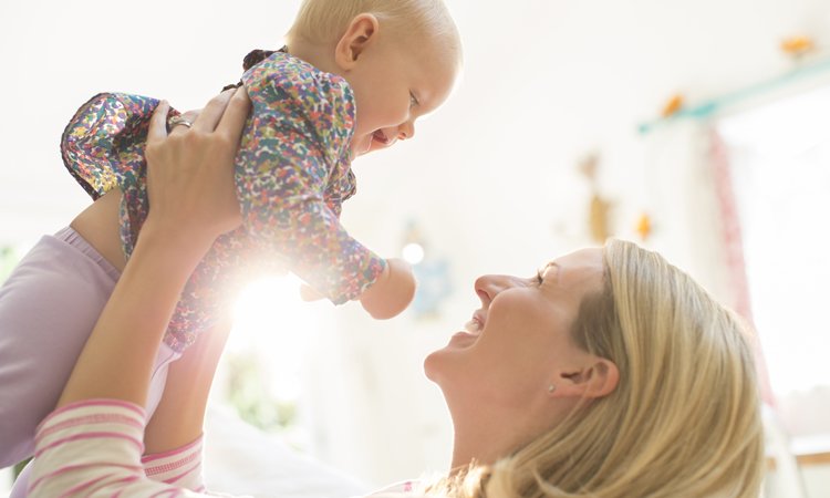 Kuukautiset synnytyksen jälkeen – mitä sinun tulee tietää