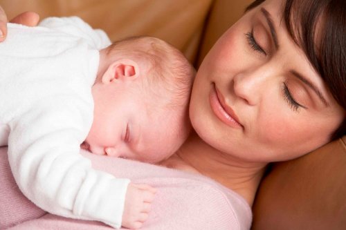 Vauvan ihanteellinen nukkuma-asento yhdistää mukavuuden ja turvallisuuden