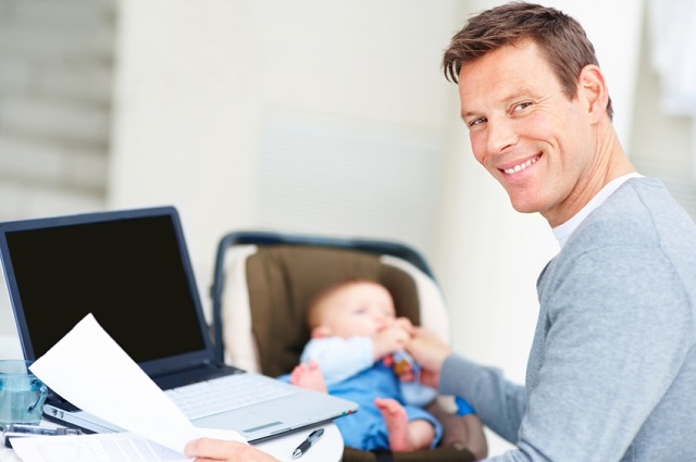 12 rahansäästövinkkiä - toinen vanhemmista voisi tehdä etätöitä, jos mahdollista.