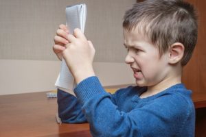 Miten lapsen raivo näkyy ja miten sitä voidaan hillitä?