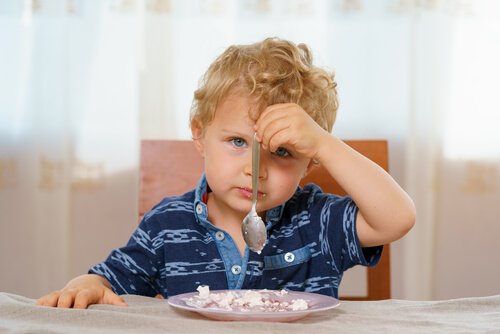 vauva kieltäytyy syömästä