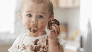 Kuinka poistaa tahrat lapsen vaatteista kotikonstein