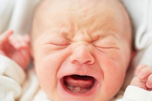 Kuinka toimia, kun vauva itkee?