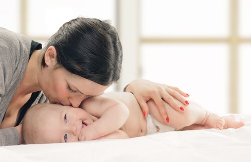 Yhteyden muodostaminen vauvan kanssa