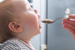 Mitä odottaa, kun kotona on 12 kuukauden ikäinen vauva?