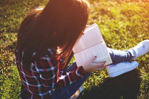 Anna lukemisen lahja: Parhaat kirjat teini-ikäisille