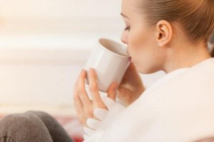 5 imettävälle äidille sopivaa teetä ja niiden terveysvaikutukset