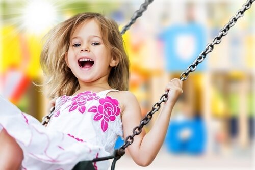 15 erikoista ja kansainvälistä nimeä tytölle