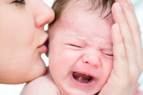 Kuinka toimia, jos lapsi itkee ilman selvää syytä?