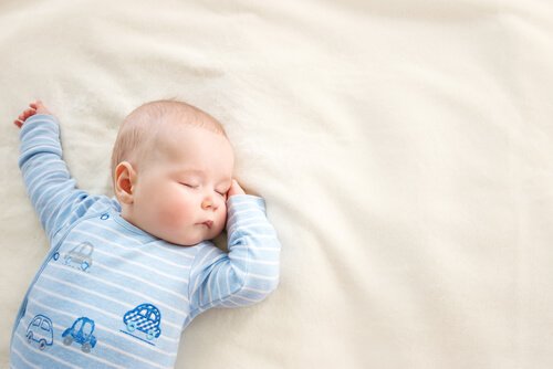 Onko normaalia, että vauva nukkuu paljon?