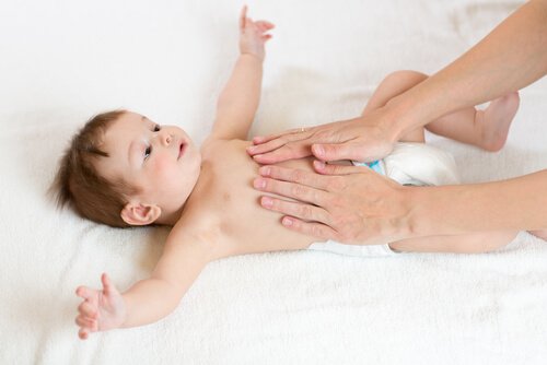 Vauvan hierominen ja 12 sen aikaansaamaa hyötyä