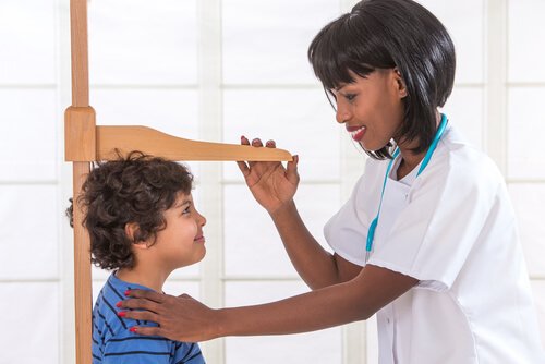 Lapsen kasvuhormonivajaus: Oireet, diagnosointi ja hoito