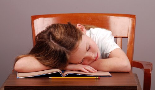 Myöhään nukkumaan menevät lapset kärsivät muita enemmän terveysongelmista
