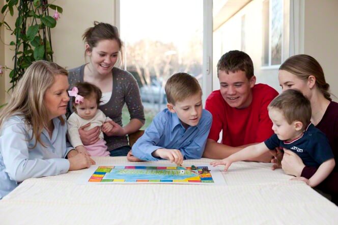 Virheet lapsen sananmuodostuksessa voidaan korjata hauskalla tavalla pelaamalla sanapelejä