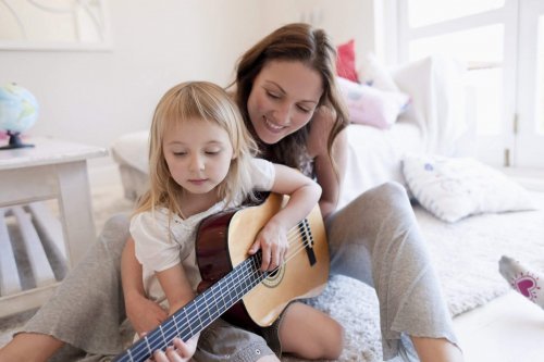 Musiikkiharrastuksen hyödyt lapsen kehitykselle