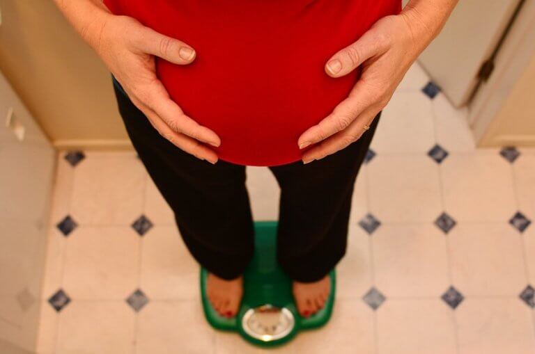 Miten ylipaino vaikuttaa raskauteen ja odottavan äidin terveyteen?