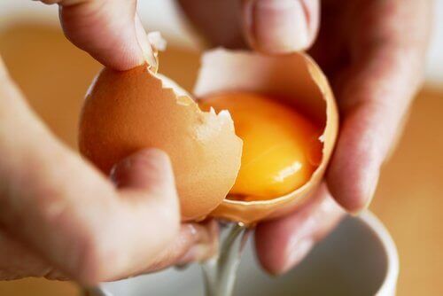 Koska lapsi voi alkaa syödä kananmunaa?
