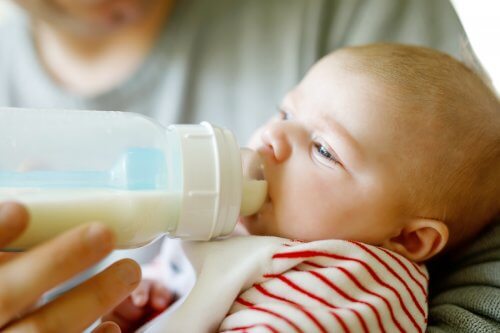 Kuinka paljon maitoa vauva tarvitsee?