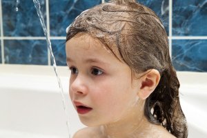 Kannattaako lapsen hiukset pestä joka päivä?