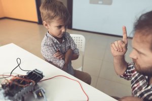 Miksi lapsi kohtelee vanhempiaan huonosti?