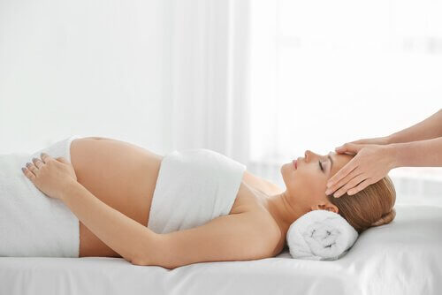 Taltuta synnytyspelko käytännöllisten rentoutusharjoitusten avulla