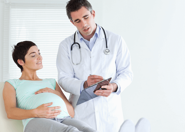 Millaisia ovat erilaiset tutkimukset raskauden aikaisten komplikaatioiden havaitsemiseen?