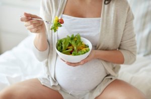 6 vinkkiä ruokahalun kontrolloimiseksi raskauden aikana